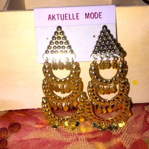 Gold  earrings they are not real gold